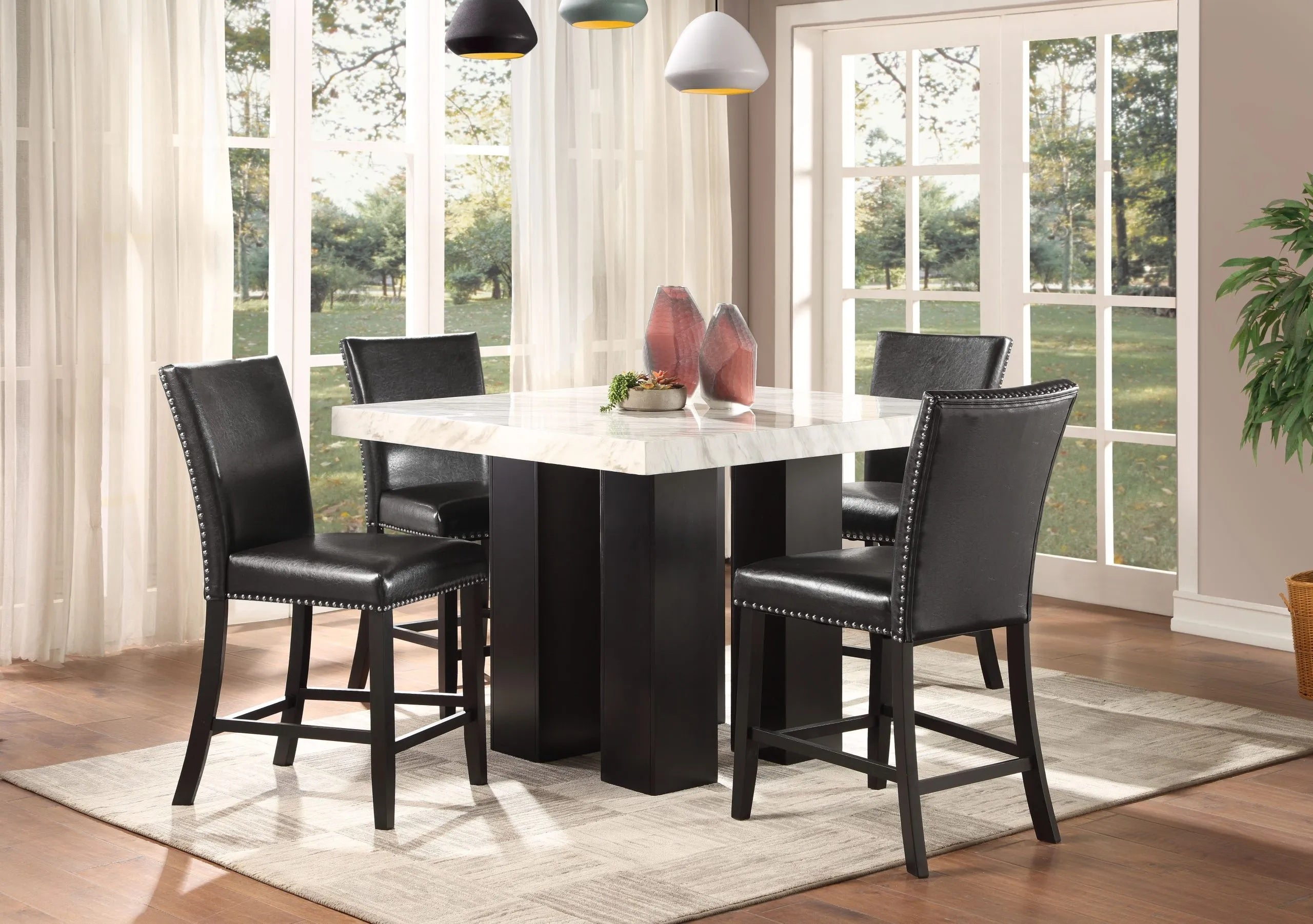 D163 White/D164 Black Table & 4 Chairs