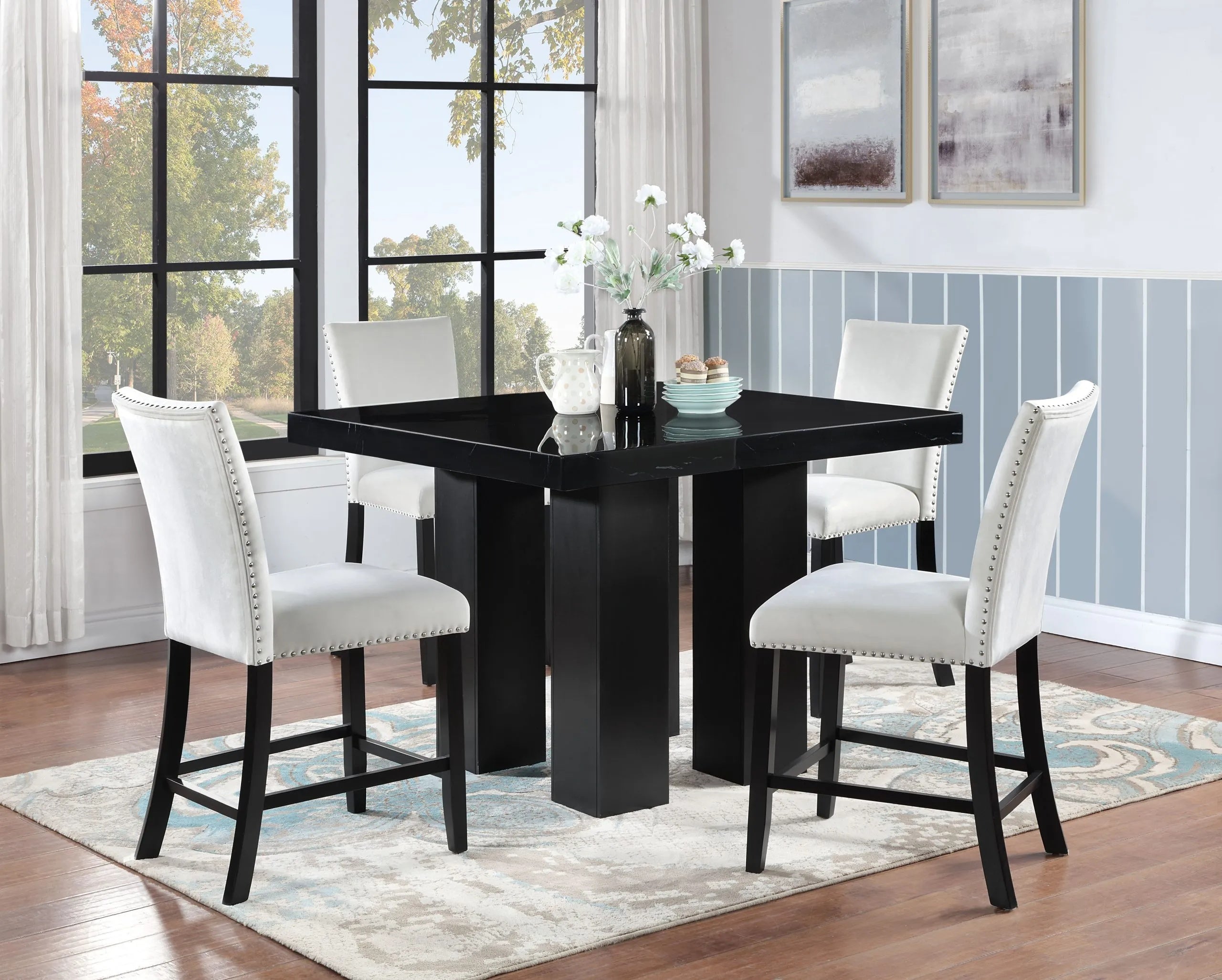 D163 Black/D163 Cream Table & 4 Chairs