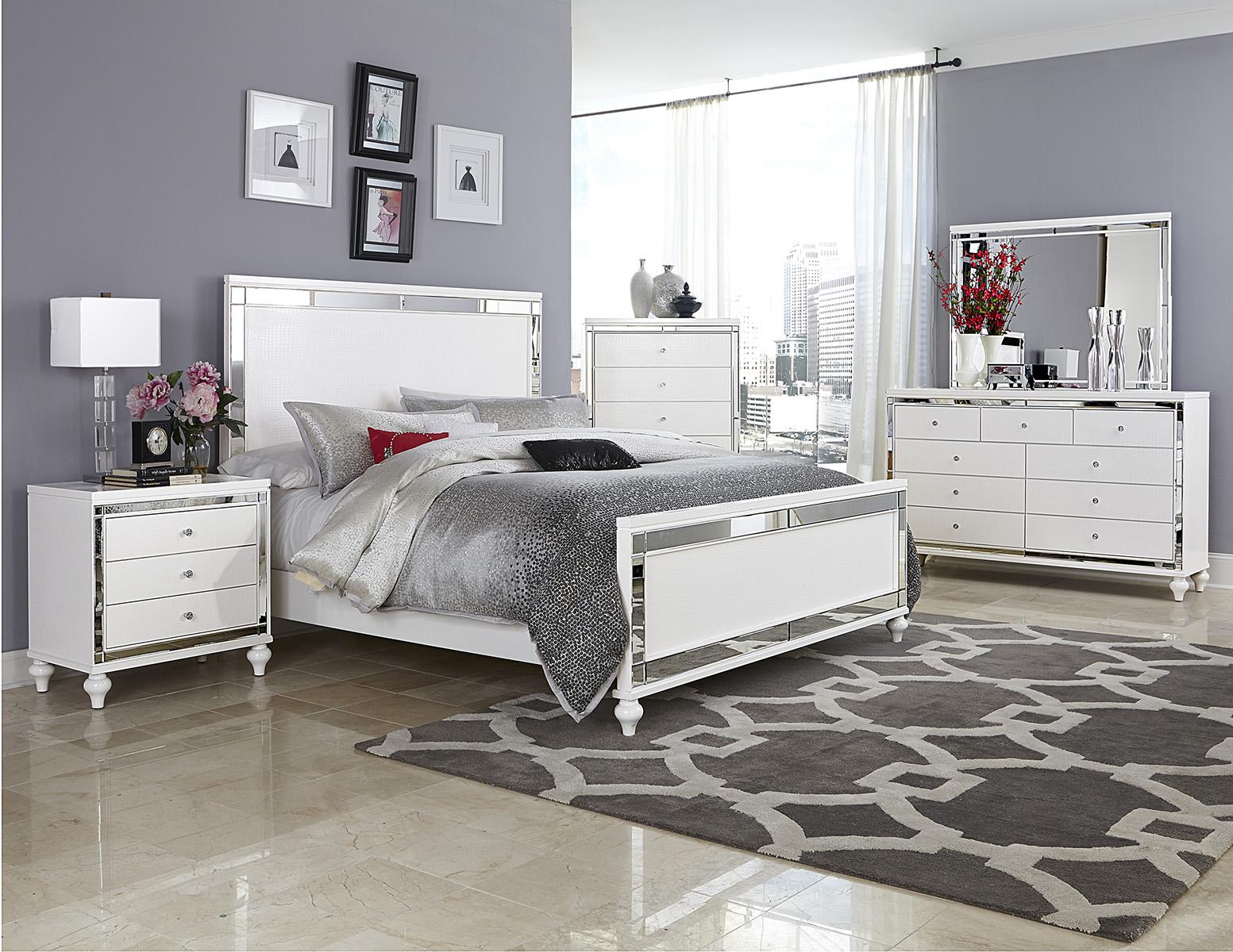 Homelegance Alonza 9 Drawer Dresser in White 1845-5