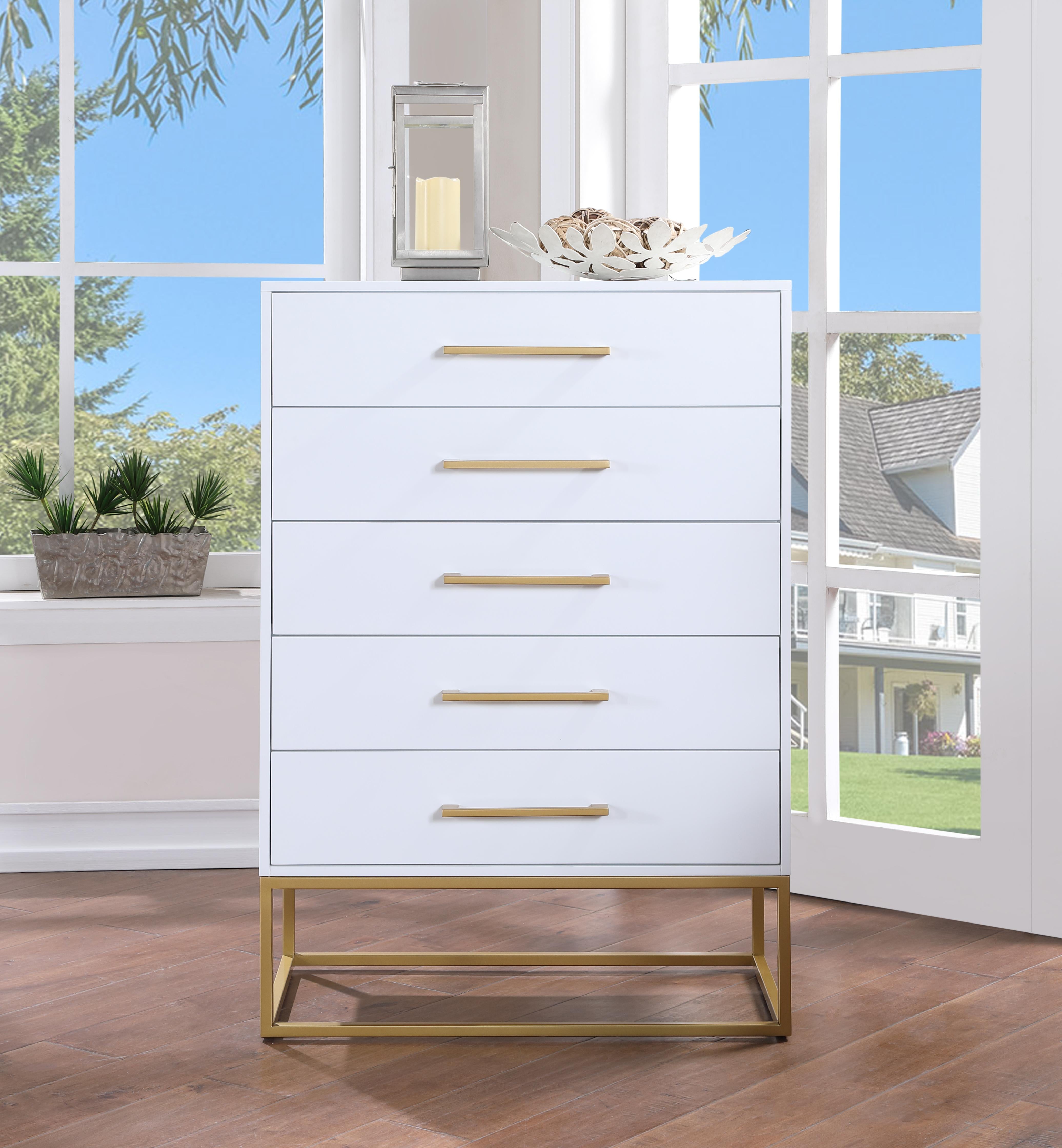 Maxine White / Gold Chest