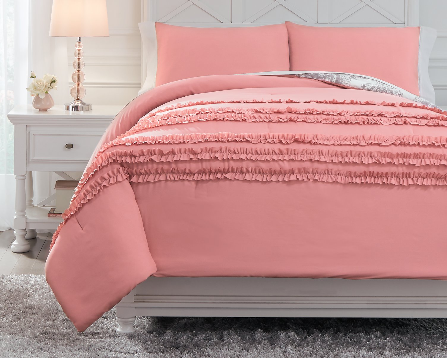 Avaleigh Comforter Set